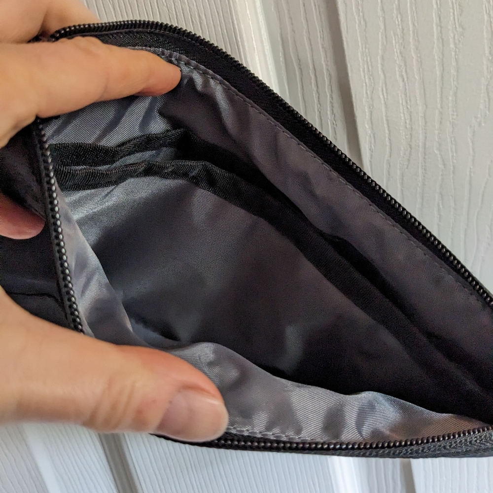 Passport Wallet RFID Protection - Picture 2 of 3